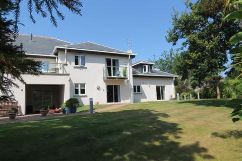 Sea Road, Carlyon Bay, St. Austell