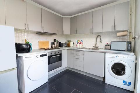 2 bedroom terraced house to rent, Heather Gardens, Bedford