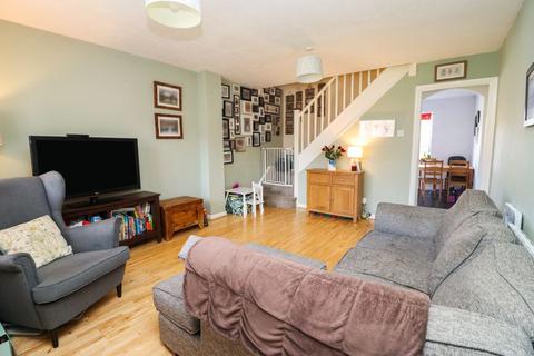 2 bedroom terraced house to rent, Heather Gardens, Bedford