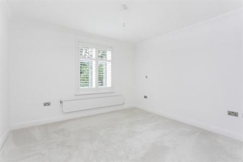 undefined, Ascot Corner, Ascot