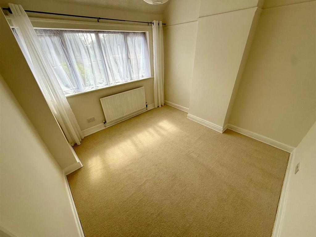 CR52 Bed2.jpg