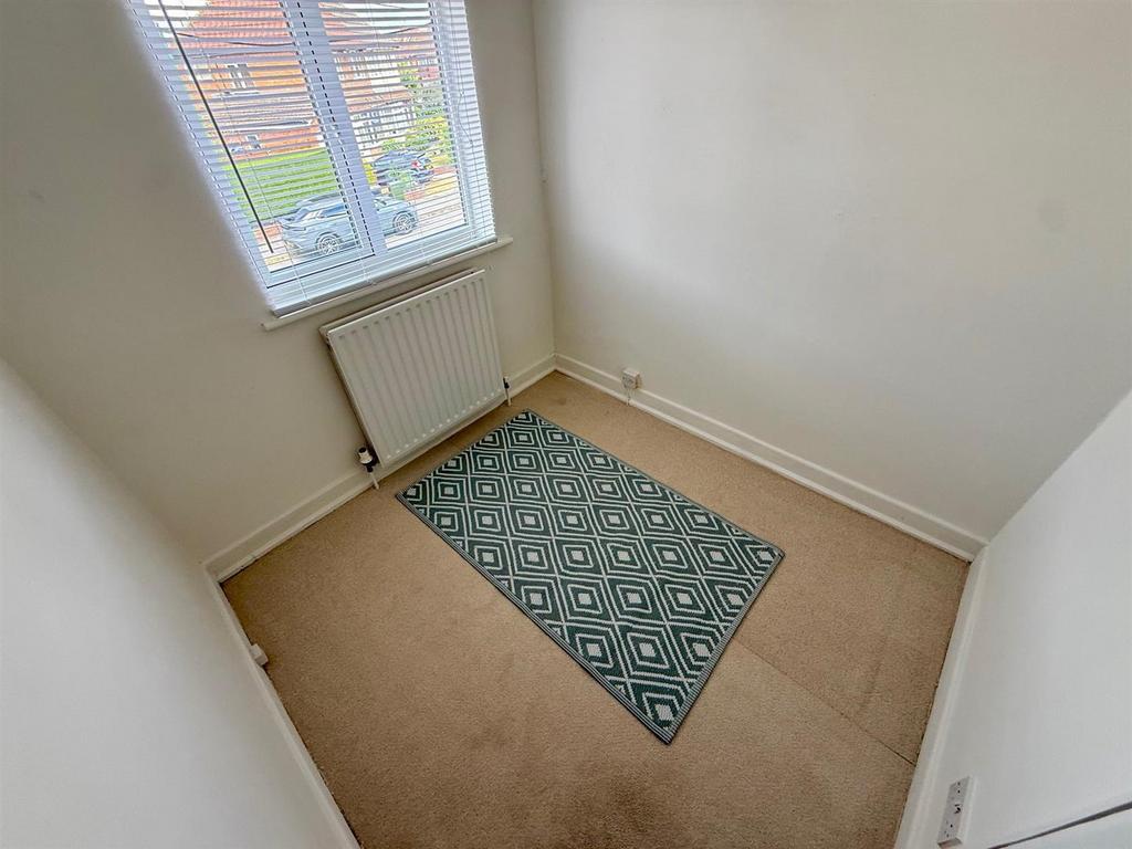CR52 Bed3.jpg