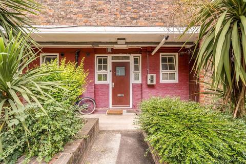 Flat 28, Arrowsmith House Tyers Street, London, SE11 5HA