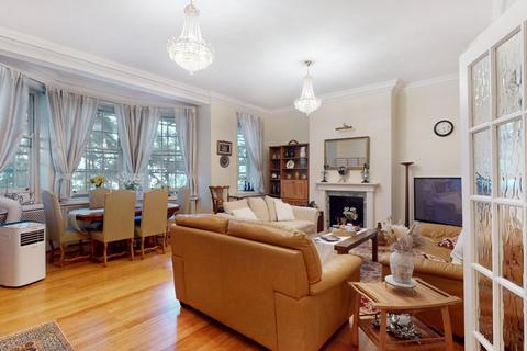 3 bedroom flat for sale, Hanover Gate Mansions, Park Road, London, NW1