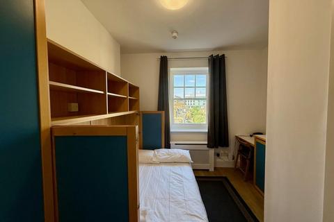 Studio to rent, Fulham Palace Road, Fulham, London, W6