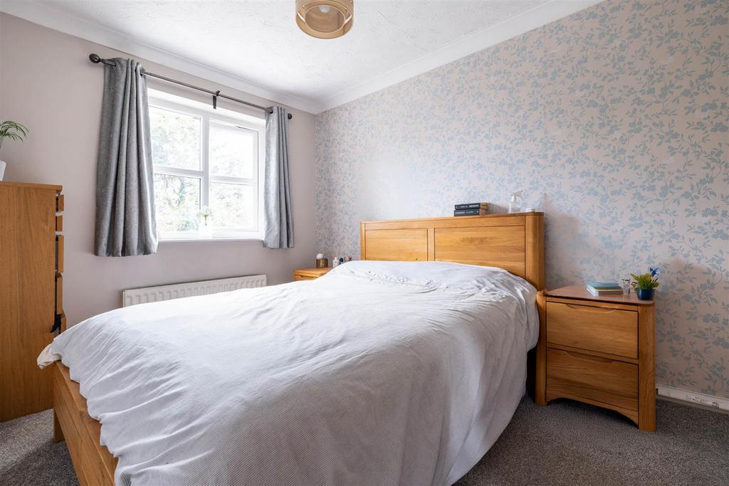 MAIN BEDROOM .jpg