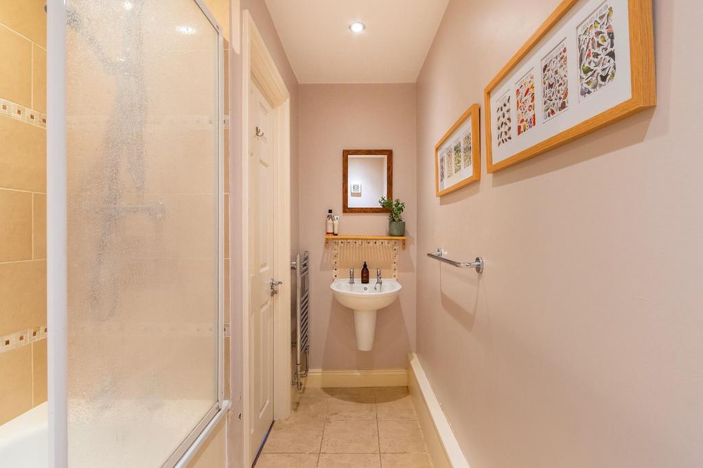 0 S4 RAV - Bathroom A.jpg