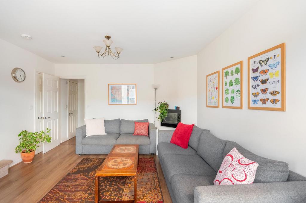 0 S4 RAV - Living Room E.jpg