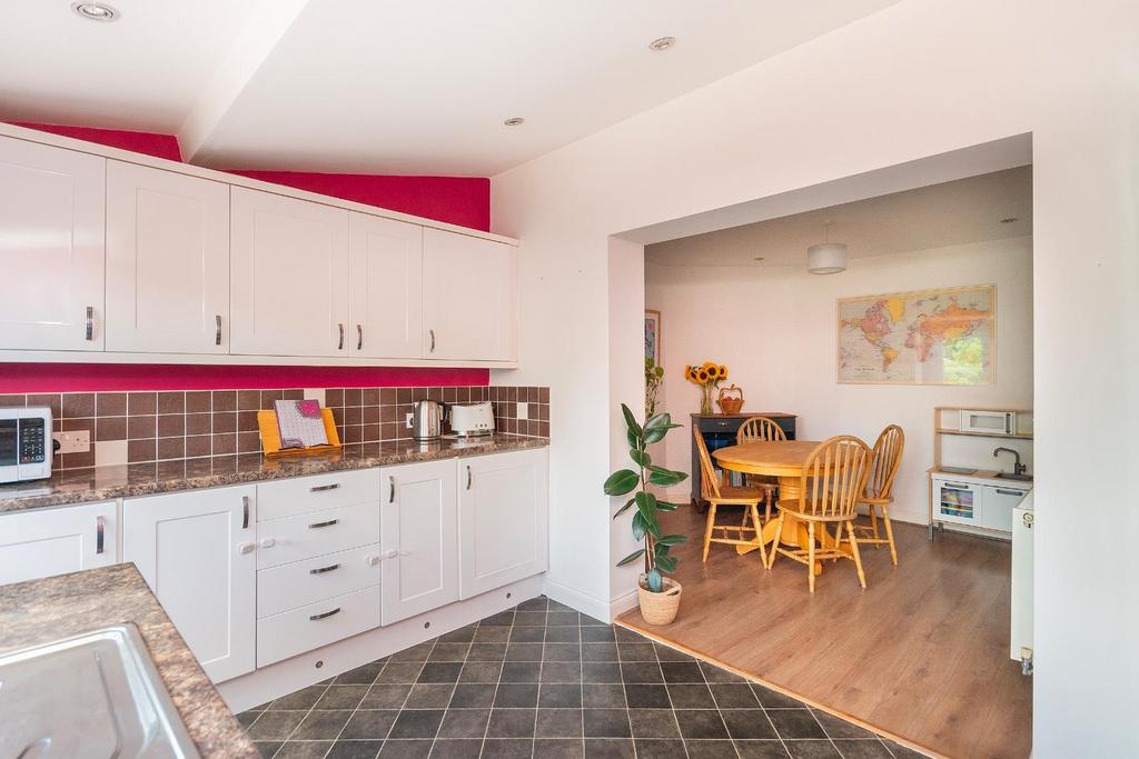 0 S4 RAV - Kitchen B.jpg