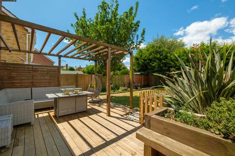 18 Southmead Close, Folkestone, CT19 5LH