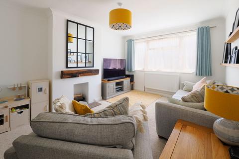 18 Southmead Close, Folkestone, CT19 5LH