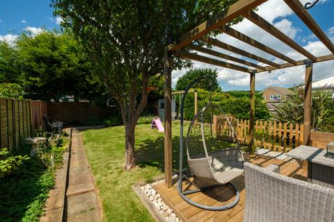 18 Southmead Close, Folkestone, CT19 5LH