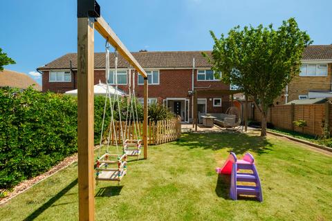 18 Southmead Close, Folkestone, CT19 5LH