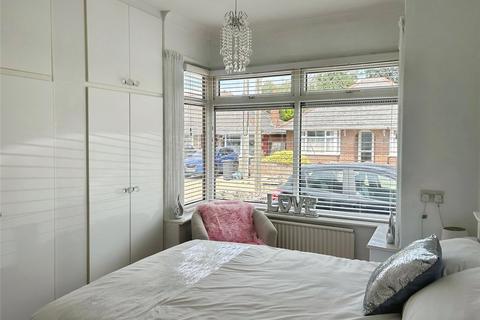 2 bedroom bungalow for sale, Broadfields Avenue, Cowes, Isle of Wight