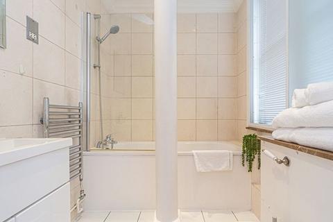 2 bedroom flat to rent, Hill Street, London W1J