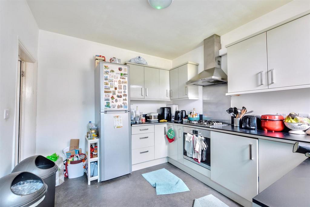 Kitchen 2.jpeg