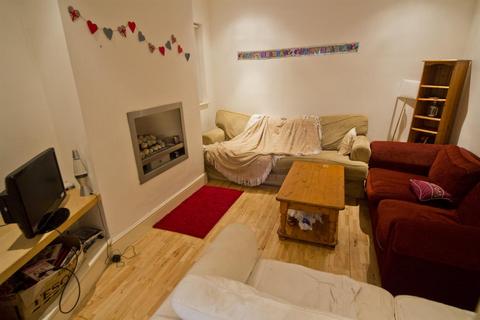 4 bedroom semi-detached house to rent, *£105 pppw Excluding Bills * Gordon Road, West Bridgford, Nottingham, NG2