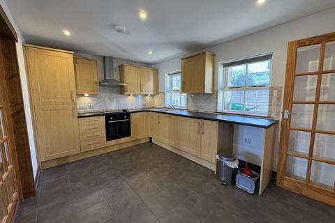 3 bedroom terraced house to rent, Bosorne Street, St. Just TR19