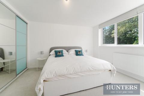 10 Barrow Hill Close, Worcester Park, KT4 7PT