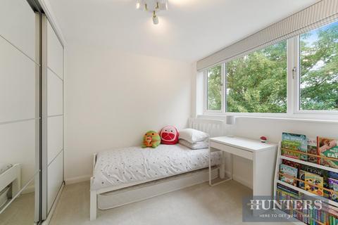 10 Barrow Hill Close, Worcester Park, KT4 7PT