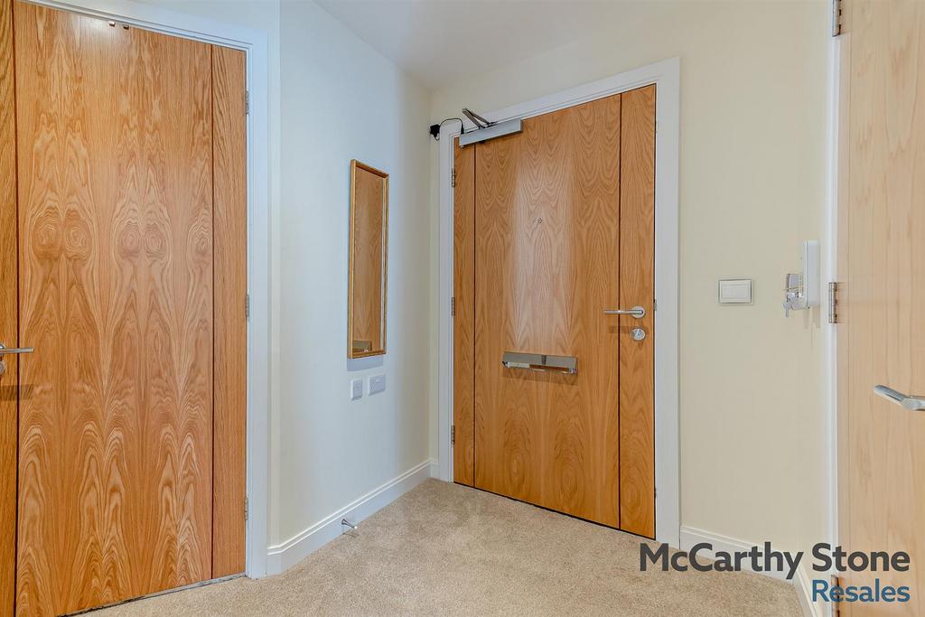 8654347-interior16-800.jpg