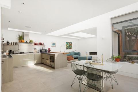 141 Dalling Road, London, W6 0ET