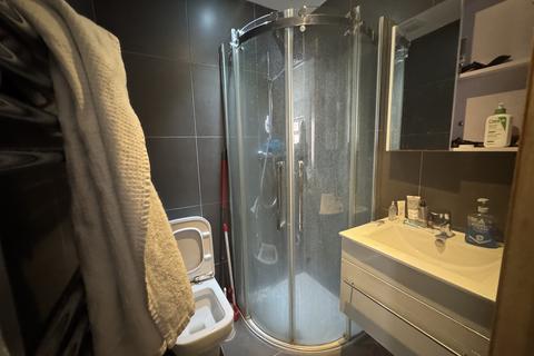 Studio to rent, Sunny Place, London NW4