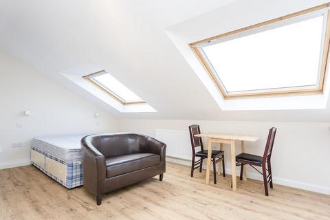 Studio to rent, Bunns Lane, Mill HIll, London, NW7