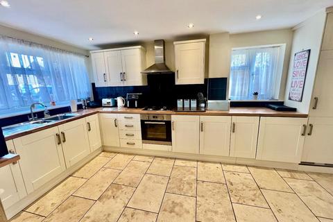 3 bedroom detached house for sale, Copelands Road, Desborough
