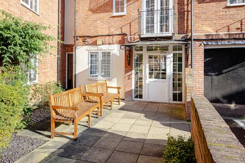 2 bedroom flat for sale, Flat 43, Castle View, Hockerill Street, Bishop's Stortford, Hertfordshire CM23 2XR