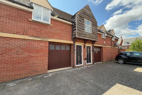 2 bedroom coach house to rent, Birkdale Close, Swindon