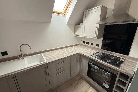 2 bedroom coach house to rent, Birkdale Close, Swindon