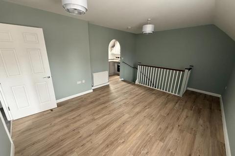2 bedroom coach house to rent, Birkdale Close, Swindon