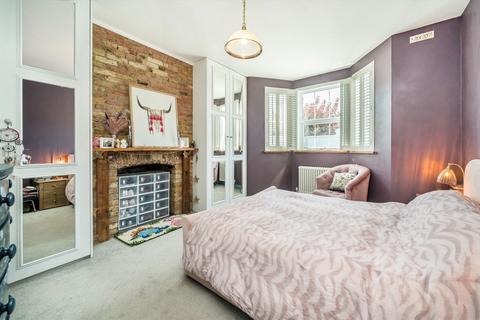 2 bedroom maisonette for sale, Lyveden Road, London SW17