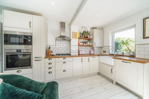 2 bedroom maisonette for sale, Lyveden Road, London SW17