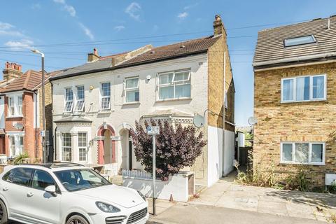2 bedroom maisonette for sale, Lyveden Road, London SW17
