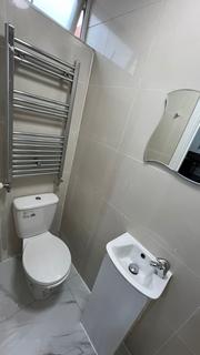 Studio to rent, 85 Hammersmith Road, London, W14