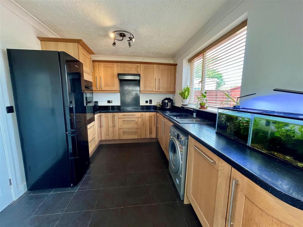 Kitchen Area.jpg