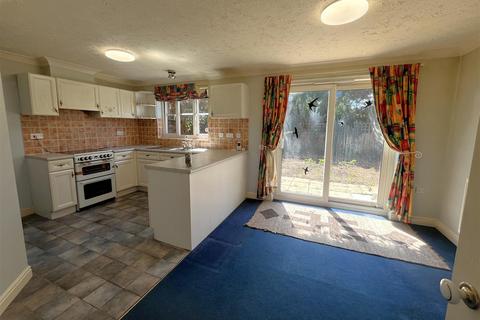 62 Cranes Meadow, Harleston, IP20 9BY