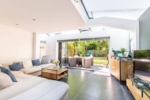 2 bedroom flat for sale, Melrose Avenue, Willesden Green, London, NW2