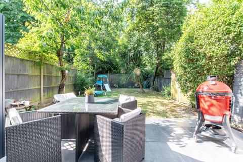 2 bedroom flat for sale, Melrose Avenue, Willesden Green, London, NW2