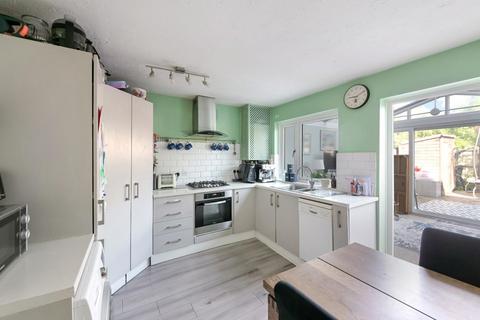 15 Farriers Close, Epsom, KT17 1LS