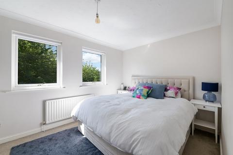 15 Farriers Close, Epsom, KT17 1LS