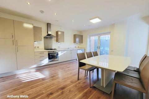 3 bedroom maisonette for sale, Telford Road, London, N11