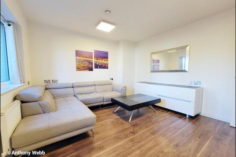 3 bedroom maisonette for sale, Telford Road, London, N11