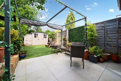 3 bedroom end of terrace house for sale, New Road, Weybridge, KT13