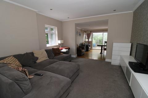 15 Winchester Park, Bromley, BR2 0PY