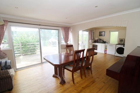 15 Winchester Park, Bromley, BR2 0PY