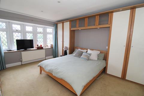15 Winchester Park, Bromley, BR2 0PY
