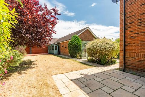 1 The Grove, Stevenage, SG2 9BS